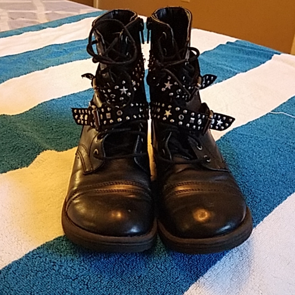 Girls black boots